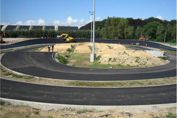 Aménagement piste cyclable, BMX et terrain de skeeler - Sportinfrabouw NV